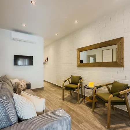 Novus Homes Barcelona Santa Eulalia דירה *
